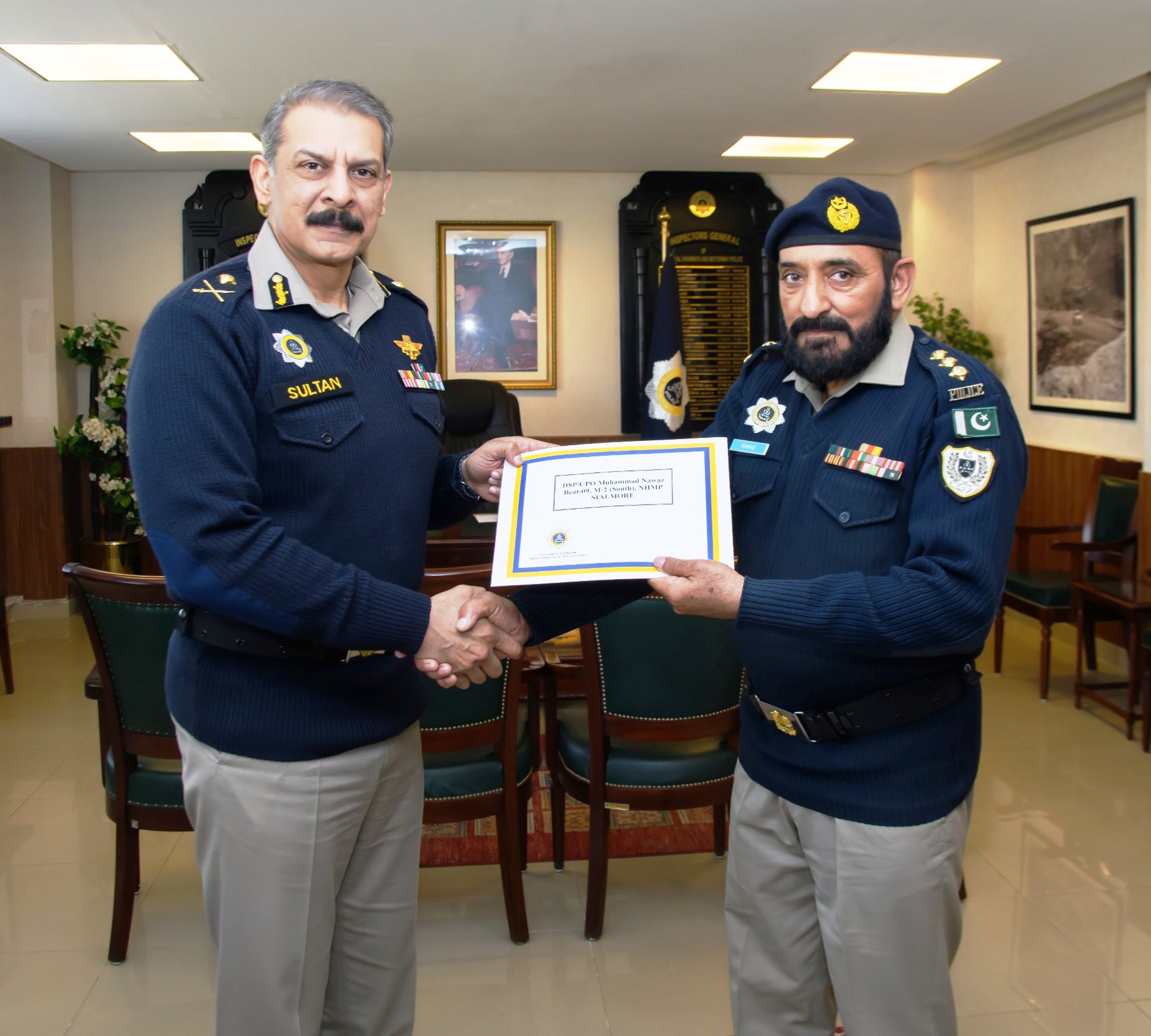 IG NHMP REWARDS OFFICERS FOR FOILING SMUGGLING ATTEMPT ON M-2